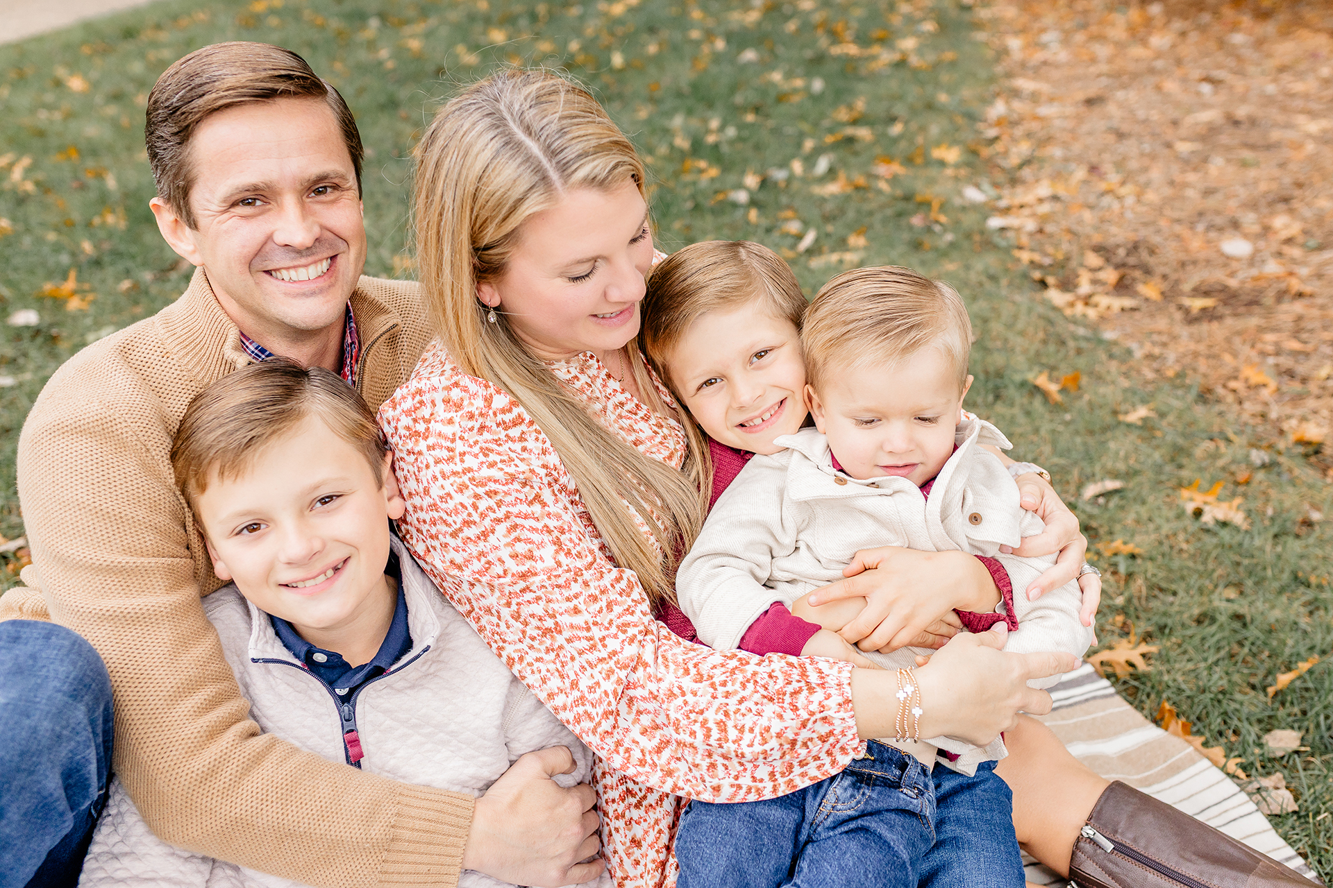 fall family photoshoot in downtown roswell, ga